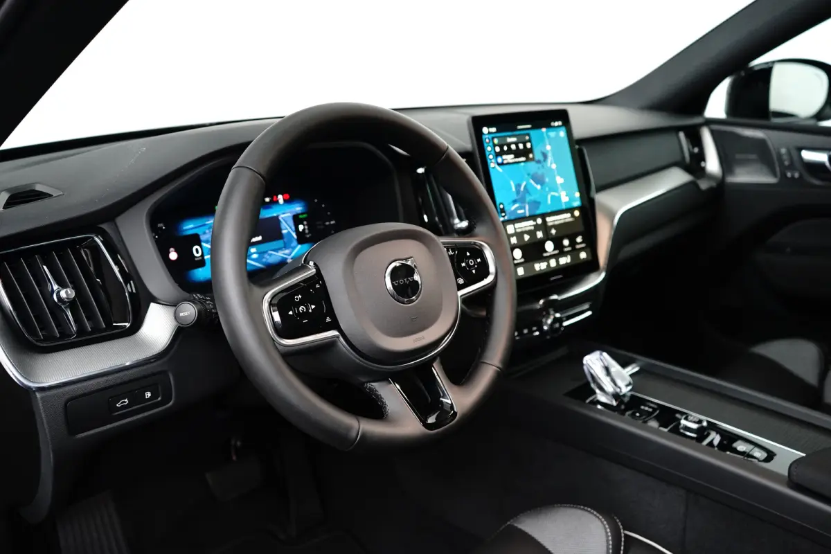 Plus Black Edition Recharge Plug-In Hybrid AWD | Luchtvering | 360 | HUD | H&K | Panodak |