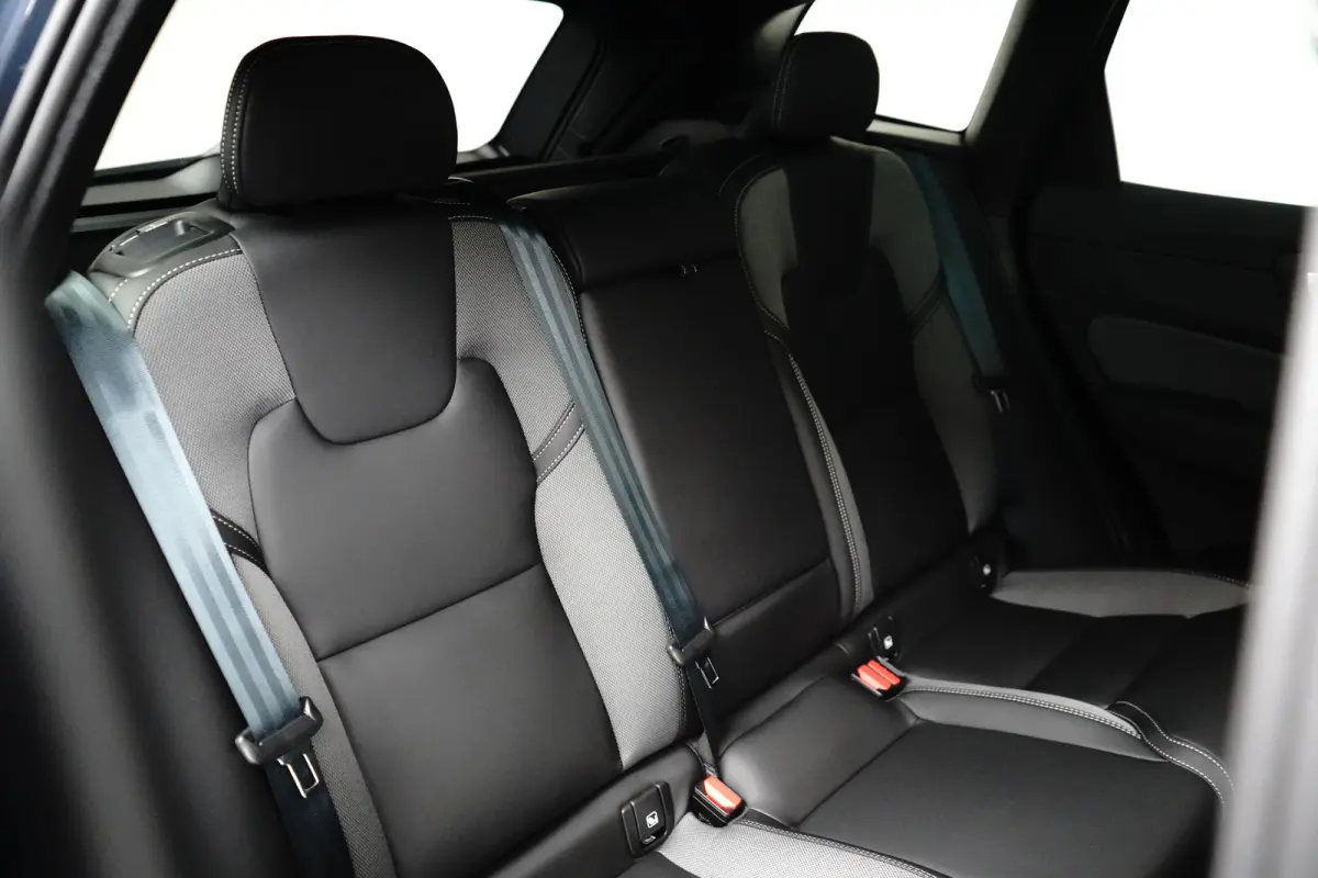 Plus Black Edition Recharge Plug-In Hybrid AWD | Luchtvering | 360 | HUD | H&K | Panodak |