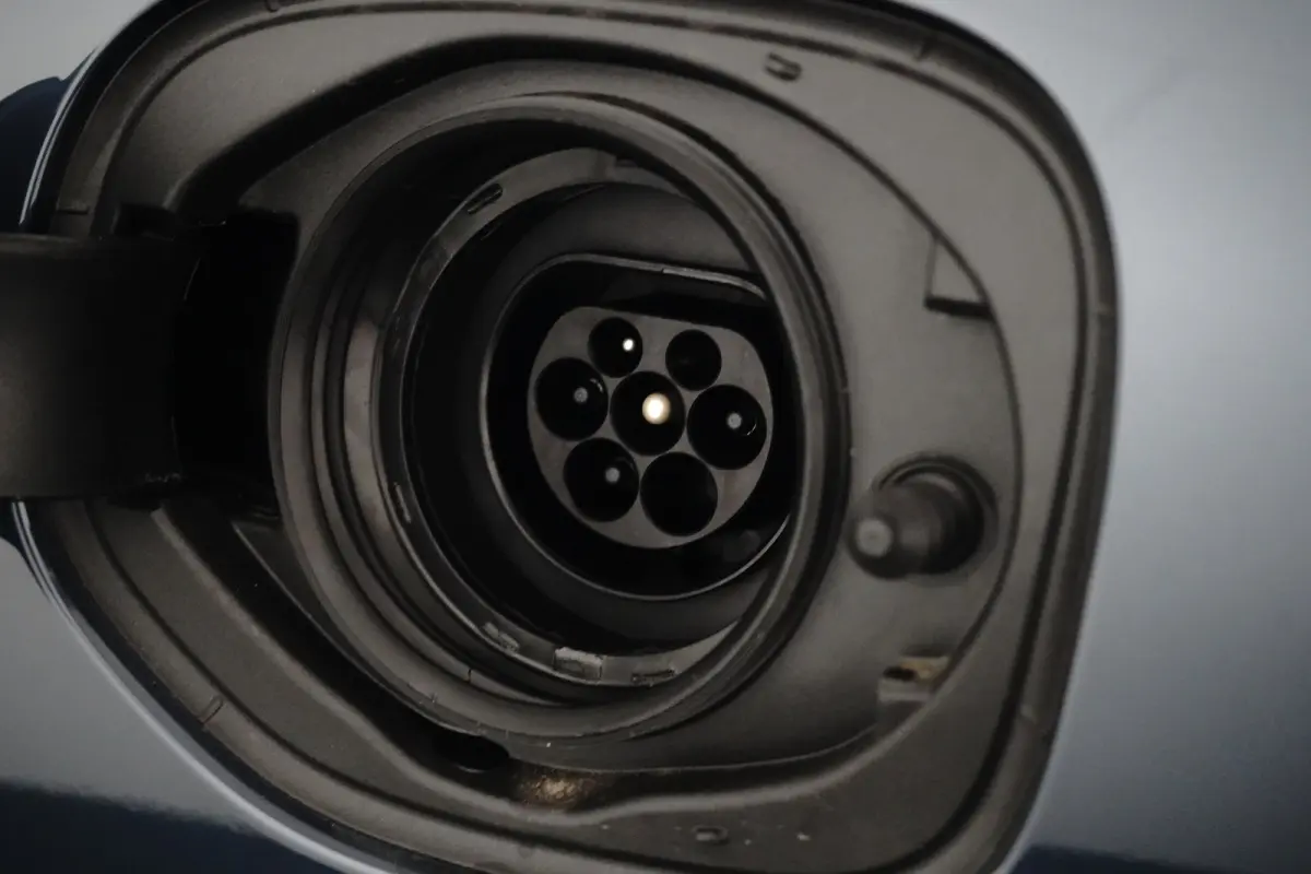 Plus Black Edition Recharge Plug-In Hybrid AWD | Luchtvering | 360 | HUD | H&K | Panodak |