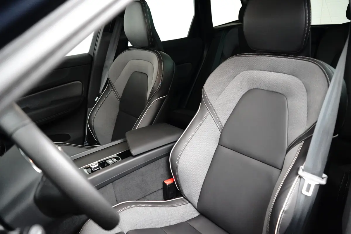 Plus Black Edition Recharge Plug-In Hybrid AWD | Luchtvering | 360 | HUD | H&K | Panodak |