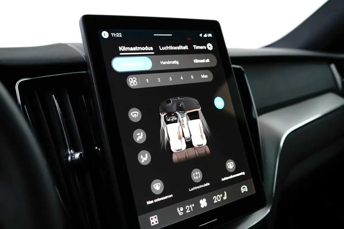 Plus Black Edition Recharge Plug-In Hybrid AWD | Luchtvering | 360 | HUD | H&K | Panodak |