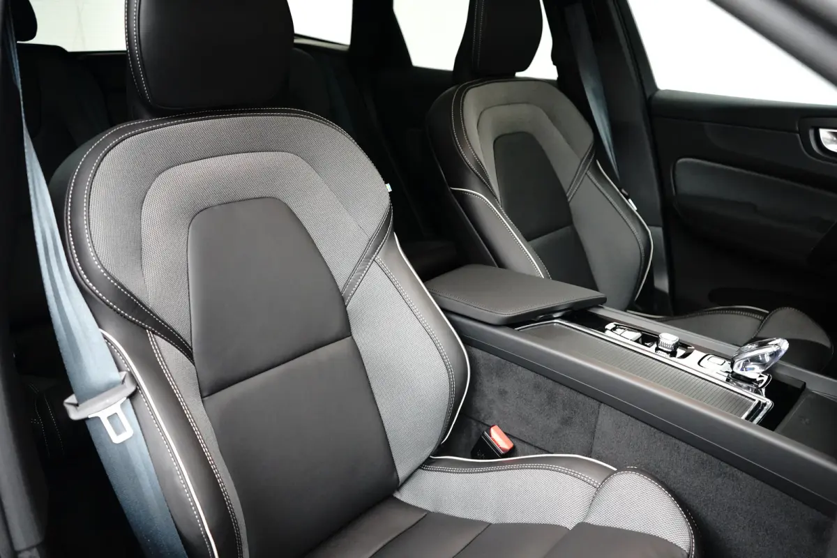 Plus Black Edition Recharge Plug-In Hybrid AWD | Luchtvering | 360 | HUD | H&K | Panodak |