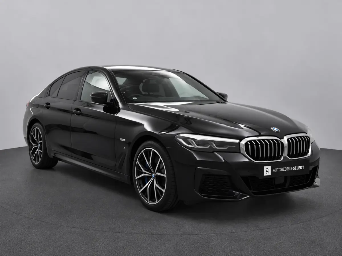 545e xDrive M-Sport | Trekhaak | 19 inch | Camera | ACC | Carplay | Dealer onderhouden | Stuurwiel verwarmd