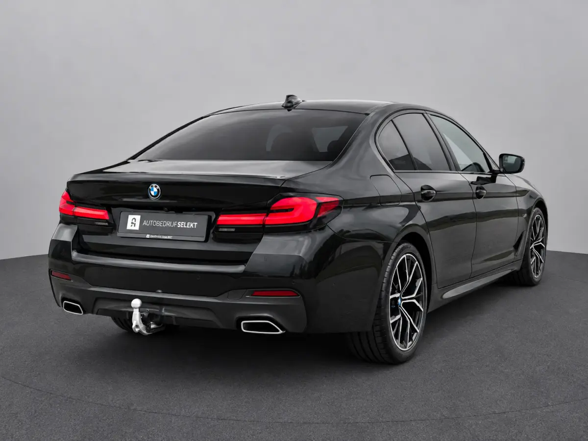545e xDrive M-Sport | Trekhaak | 19 inch | Camera | ACC | Carplay | Dealer onderhouden | Stuurwiel verwarmd