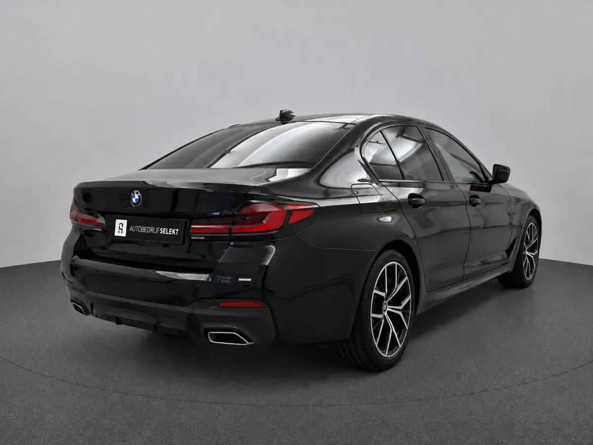 545e xDrive M-Sport | Trekhaak | 19 inch | Camera | ACC | Carplay | Dealer onderhouden | Stuurwiel verwarmd