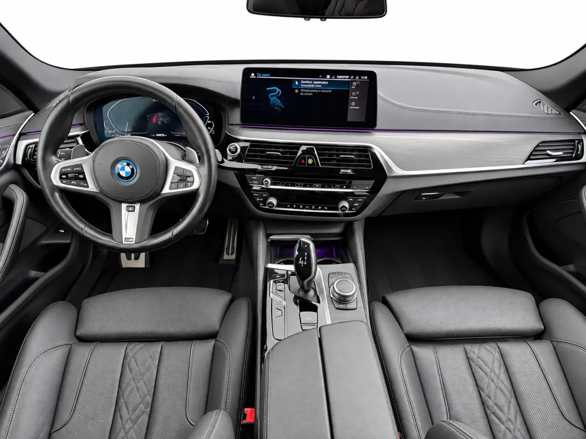 545e xDrive M-Sport | Trekhaak | 19 inch | Camera | ACC | Carplay | Dealer onderhouden | Stuurwiel verwarmd