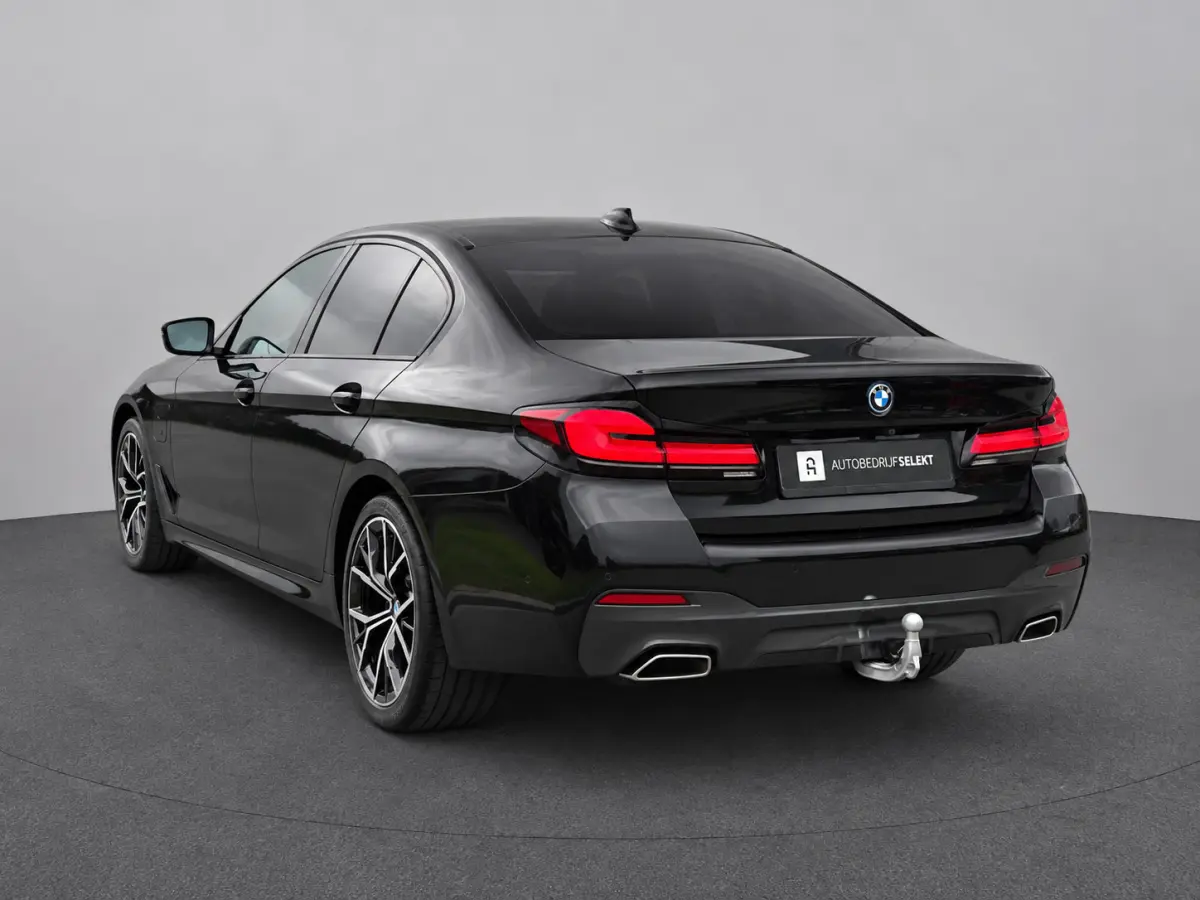 545e xDrive M-Sport | Trekhaak | 19 inch | Camera | ACC | Carplay | Dealer onderhouden | Stuurwiel verwarmd