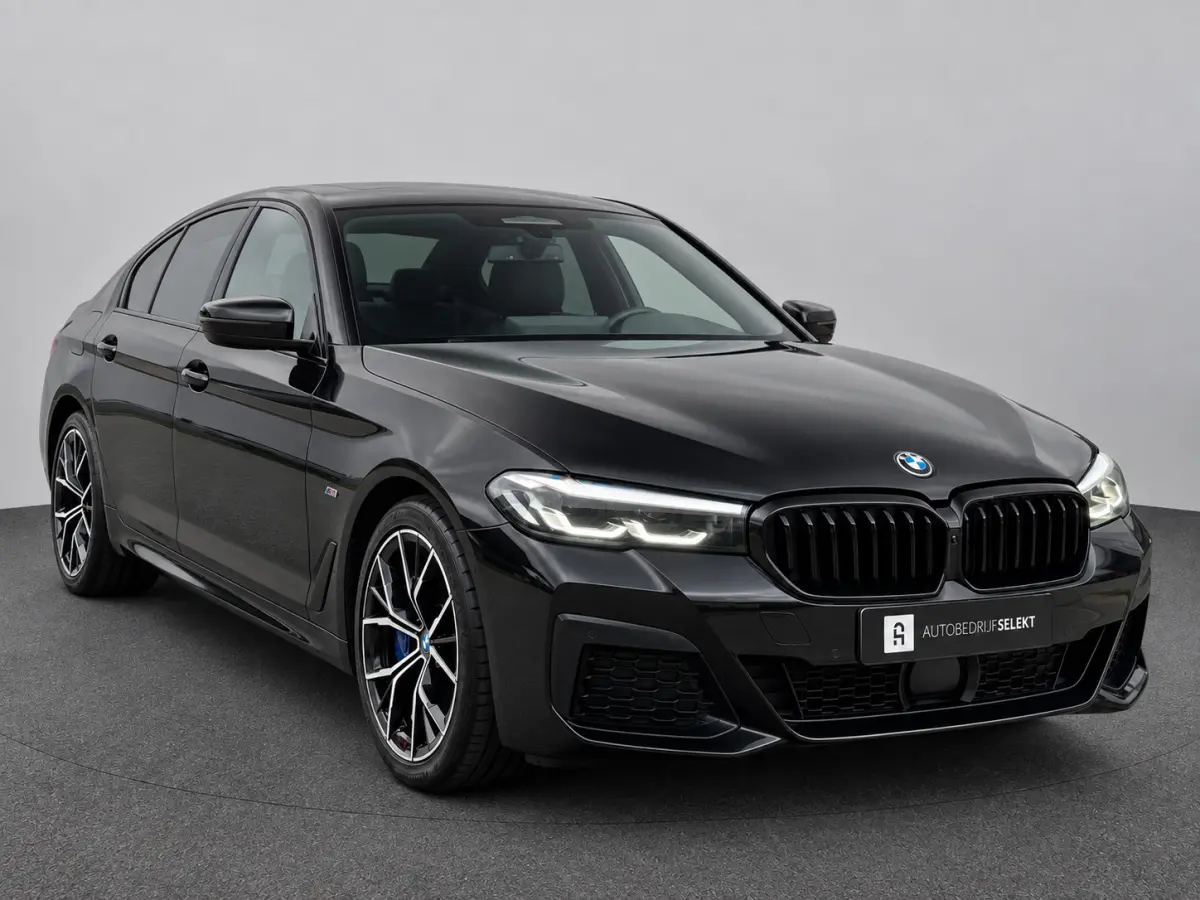 545e xDrive M-Sport | Trekhaak | 19 inch | Camera | ACC | Carplay | Dealer onderhouden | Stuurwiel verwarmd