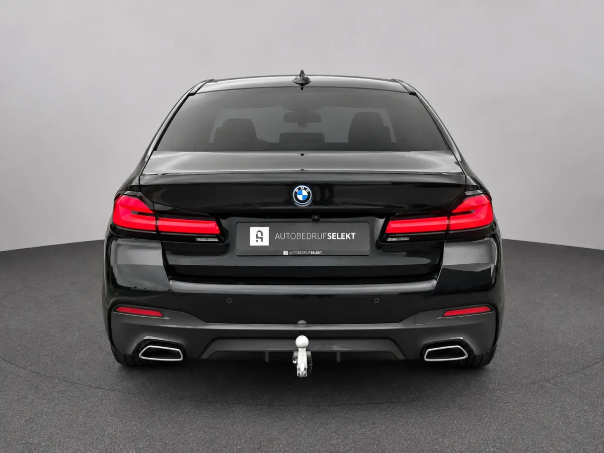 545e xDrive M-Sport | Trekhaak | 19 inch | Camera | ACC | Carplay | Dealer onderhouden | Stuurwiel verwarmd