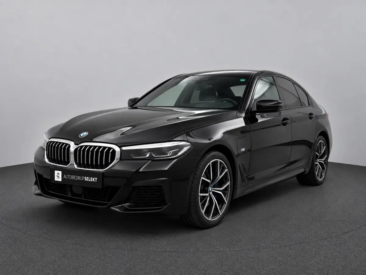 545e xDrive M-Sport | Trekhaak | 19 inch | Camera | ACC | Carplay | Dealer onderhouden | Stuurwiel verwarmd