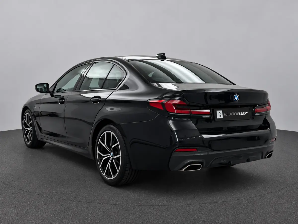 545e xDrive M-Sport | Trekhaak | 19 inch | Camera | ACC | Carplay | Dealer onderhouden | Stuurwiel verwarmd