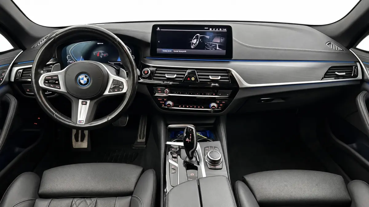 545e xDrive M-Sport | Trekhaak | 19 inch | Camera | ACC | Carplay | Dealer onderhouden | Stuurwiel verwarmd