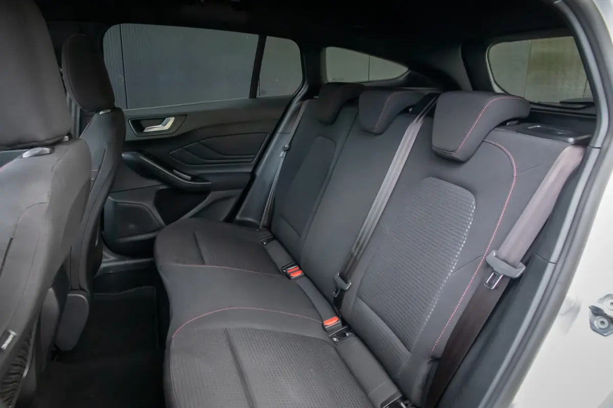 1.0 EcoBoost Hybrid ST Line | Automaat | Full LED koplampen | Privacy-glass | Apple carplay / andriod auto | Winter-pack