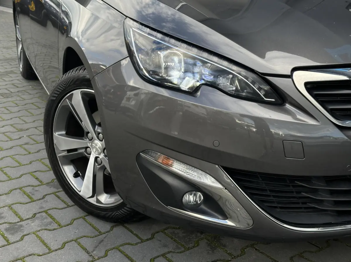 1.2/131pk PureTech Premium|NAP|Trekh|Pano|PDC|Stoelverwarming|Cruise|Climate|Navi|LED|17" LMV GT Line