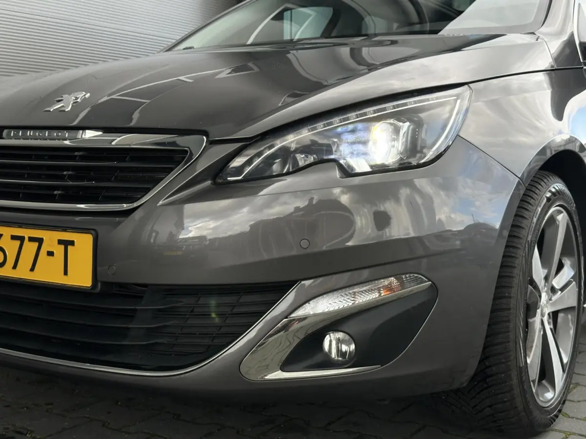 1.2/131pk PureTech Premium|NAP|Trekh|Pano|PDC|Stoelverwarming|Cruise|Climate|Navi|LED|17" LMV GT Line