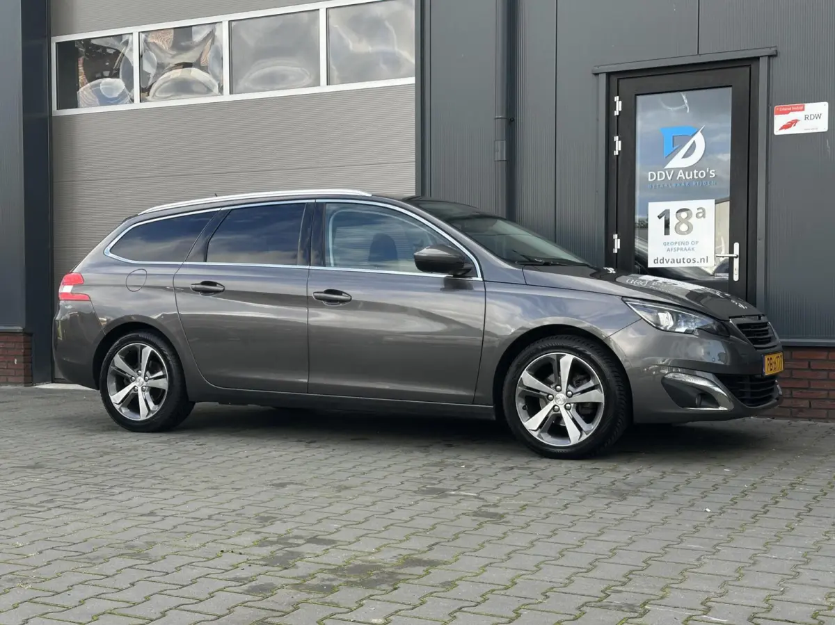 1.2/131pk PureTech Premium|NAP|Trekh|Pano|PDC|Stoelverwarming|Cruise|Climate|Navi|LED|17" LMV GT Line