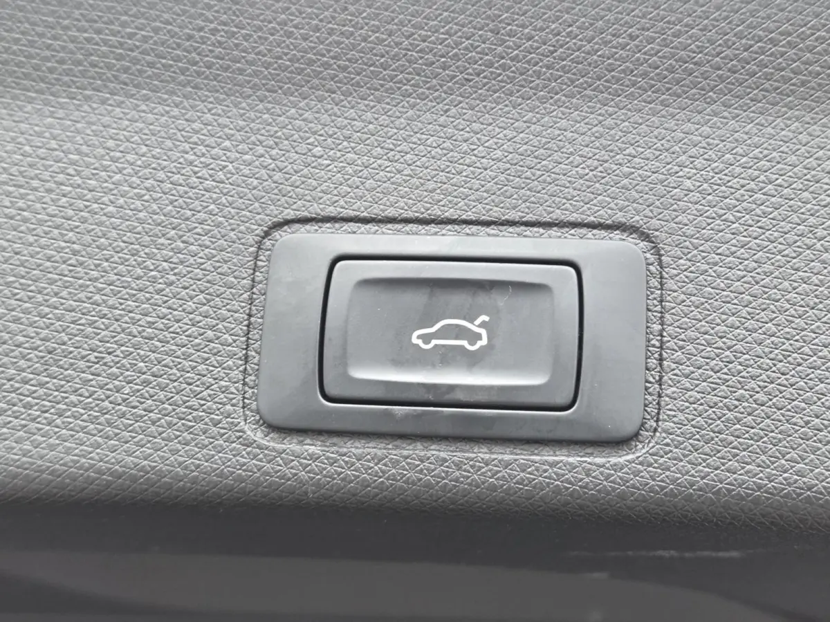 1.5 TSI e-Hybrid VZ Performance | Pano | Trekhaak | 360 camera | ACC | Elektrisch verstelbare stoelen | Head-up display