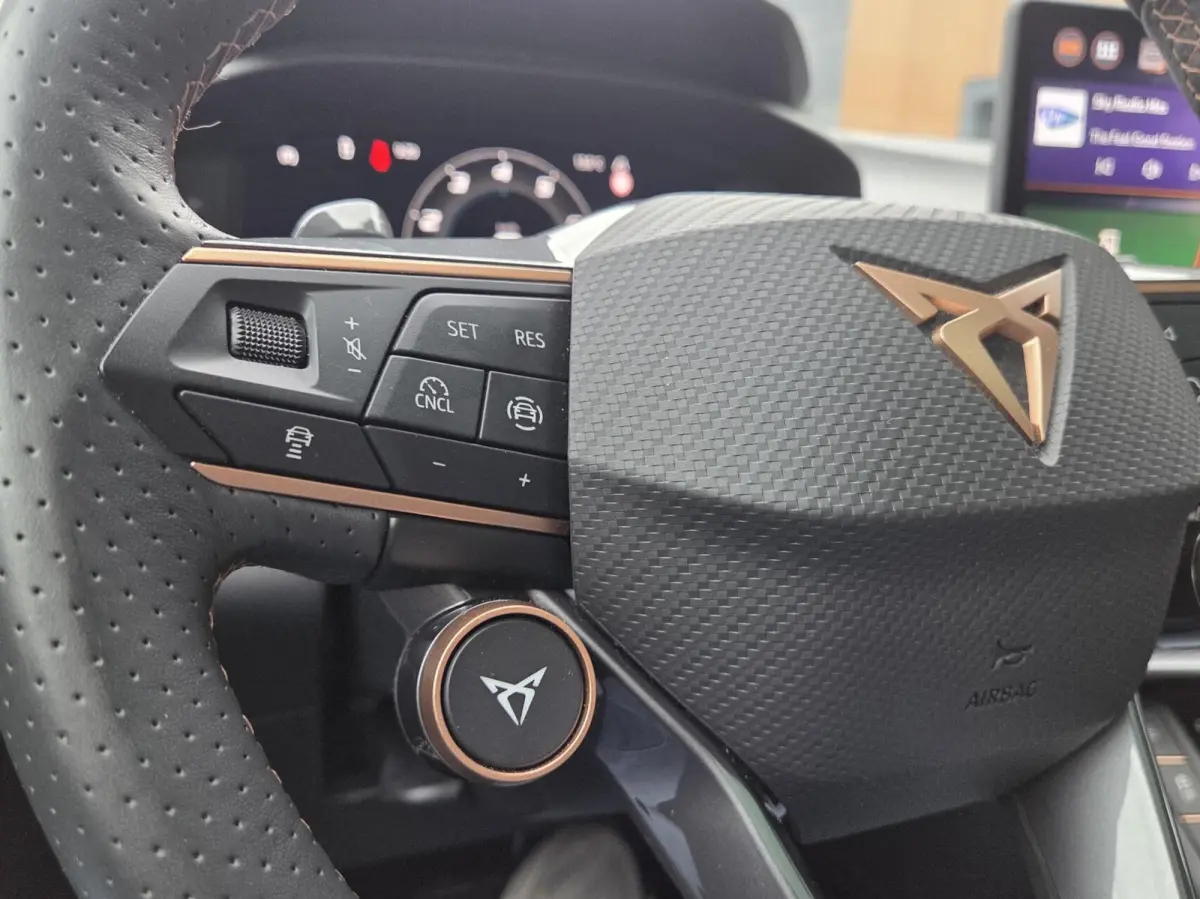 1.5 TSI e-Hybrid VZ Performance | Pano | Trekhaak | 360 camera | ACC | Elektrisch verstelbare stoelen | Head-up display