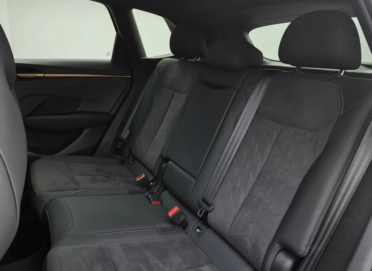 1.5 TSI e-Hybrid VZ Performance | Pano | Trekhaak | 360 camera | ACC | Elektrisch verstelbare stoelen | Head-up display