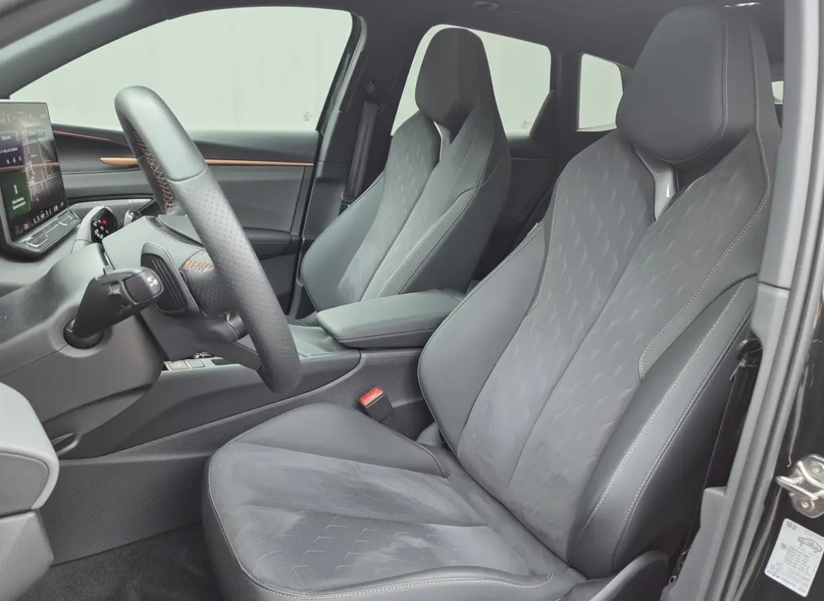 1.5 TSI e-Hybrid VZ Performance | Pano | Trekhaak | 360 camera | ACC | Elektrisch verstelbare stoelen | Head-up display