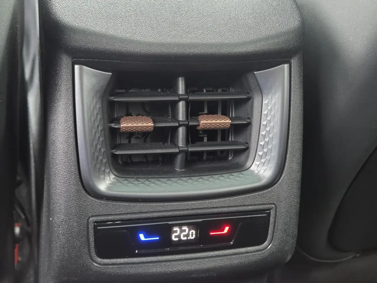 1.5 TSI e-Hybrid VZ Performance | Pano | Trekhaak | 360 camera | ACC | Elektrisch verstelbare stoelen | Head-up display