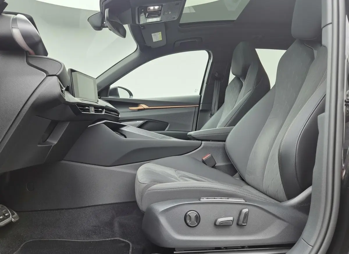 1.5 TSI e-Hybrid VZ Performance | Pano | Trekhaak | 360 camera | ACC | Elektrisch verstelbare stoelen | Head-up display