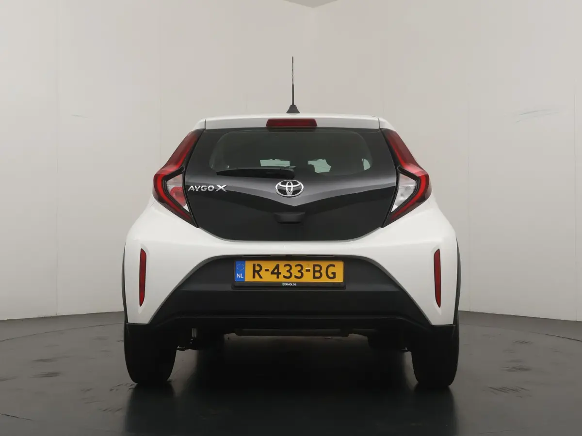 1.0 VVT-i MT Play | Parkeercamera | Apple Carplay/Android Auto |