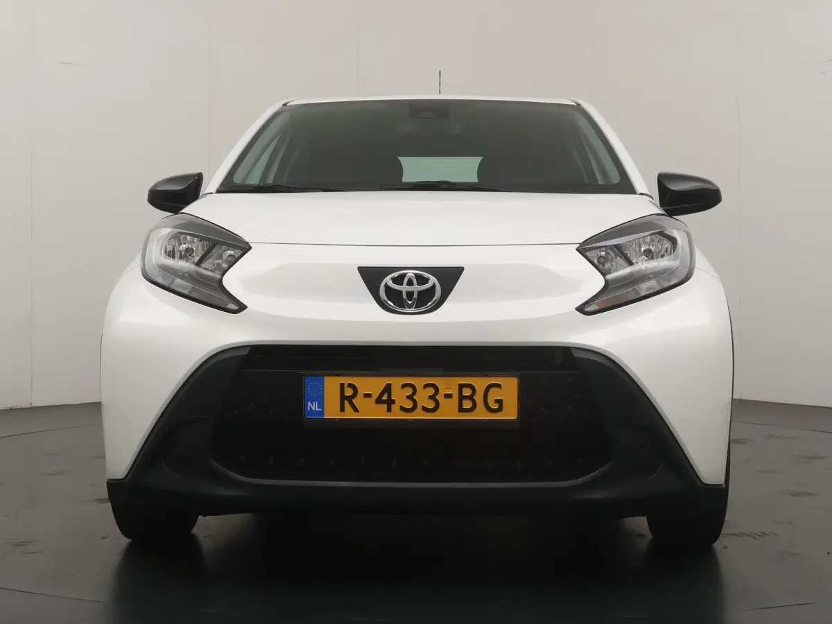 1.0 VVT-i MT Play | Parkeercamera | Apple Carplay/Android Auto |