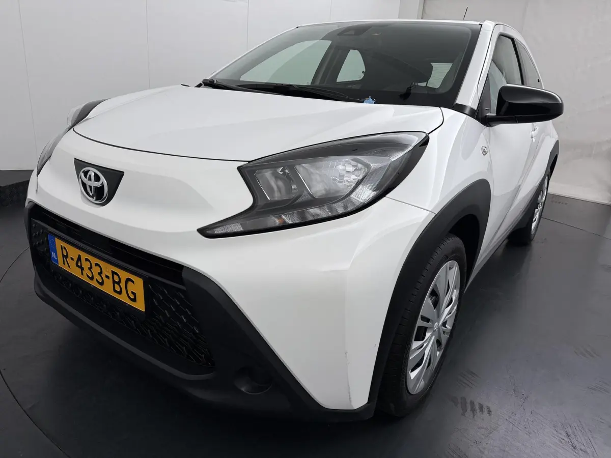 1.0 VVT-i MT Play | Parkeercamera | Apple Carplay/Android Auto |