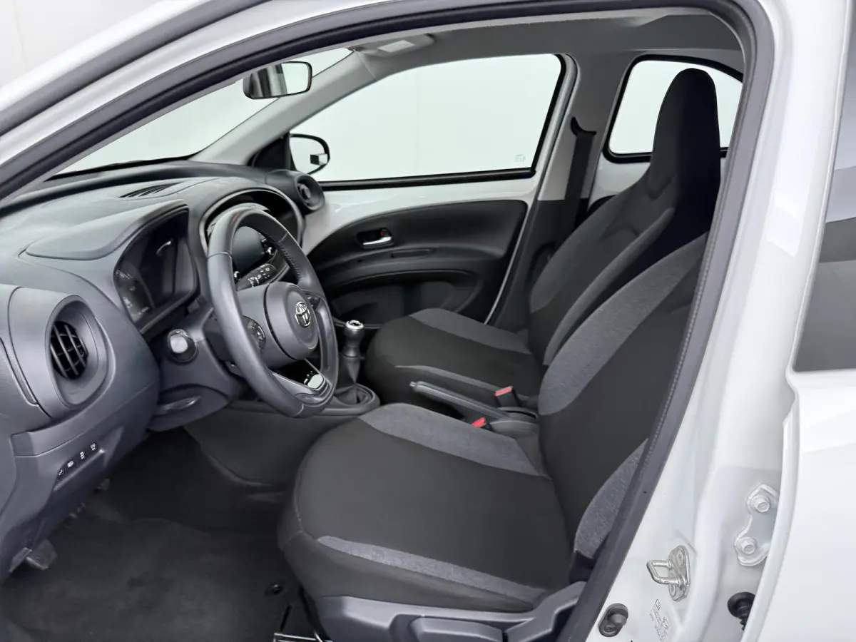 1.0 VVT-i MT Play | Parkeercamera | Apple Carplay/Android Auto |