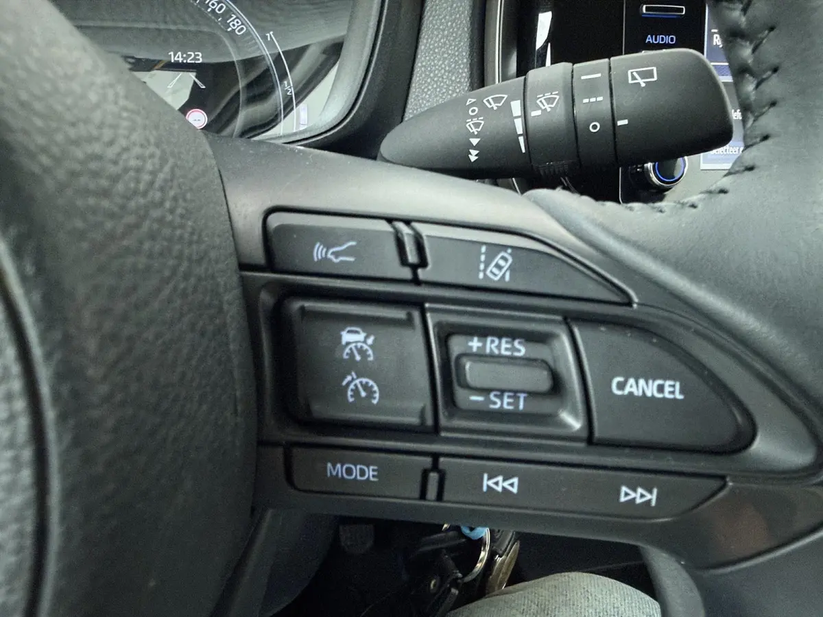 1.0 VVT-i MT Play | Parkeercamera | Apple Carplay/Android Auto |