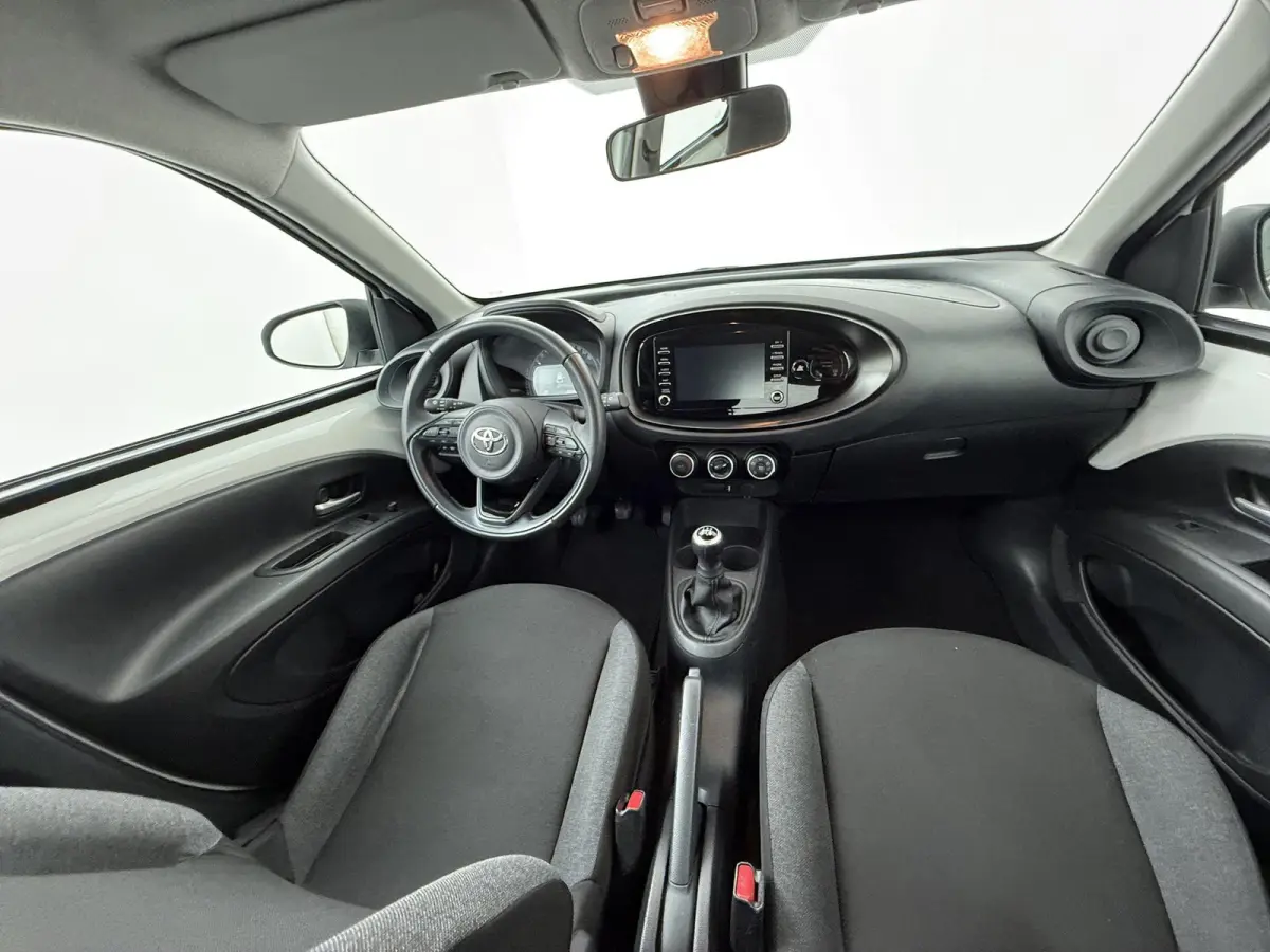1.0 VVT-i MT Play | Parkeercamera | Apple Carplay/Android Auto |