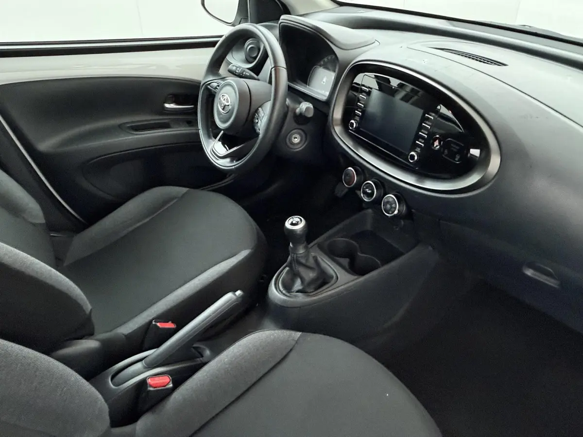 1.0 VVT-i MT Play | Parkeercamera | Apple Carplay/Android Auto |