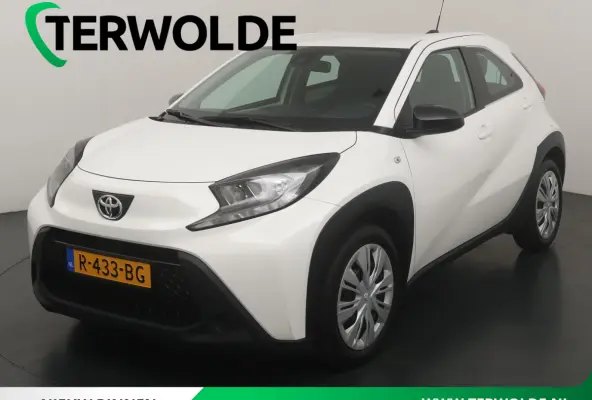 1.0 VVT-i MT Play | Parkeercamera | Apple Carplay/Android Auto |