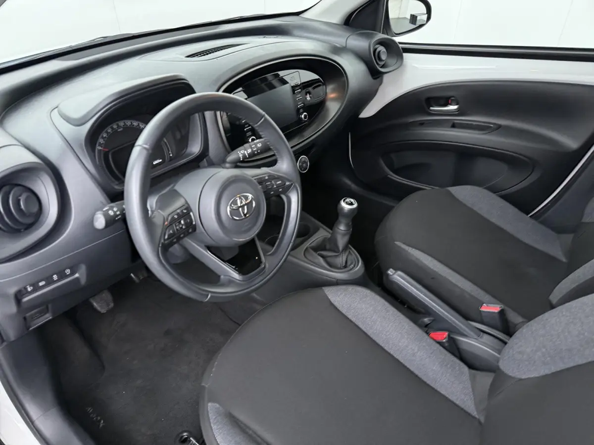 1.0 VVT-i MT Play | Parkeercamera | Apple Carplay/Android Auto |