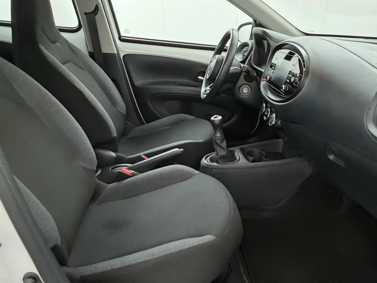 1.0 VVT-i MT Play | Parkeercamera | Apple Carplay/Android Auto |