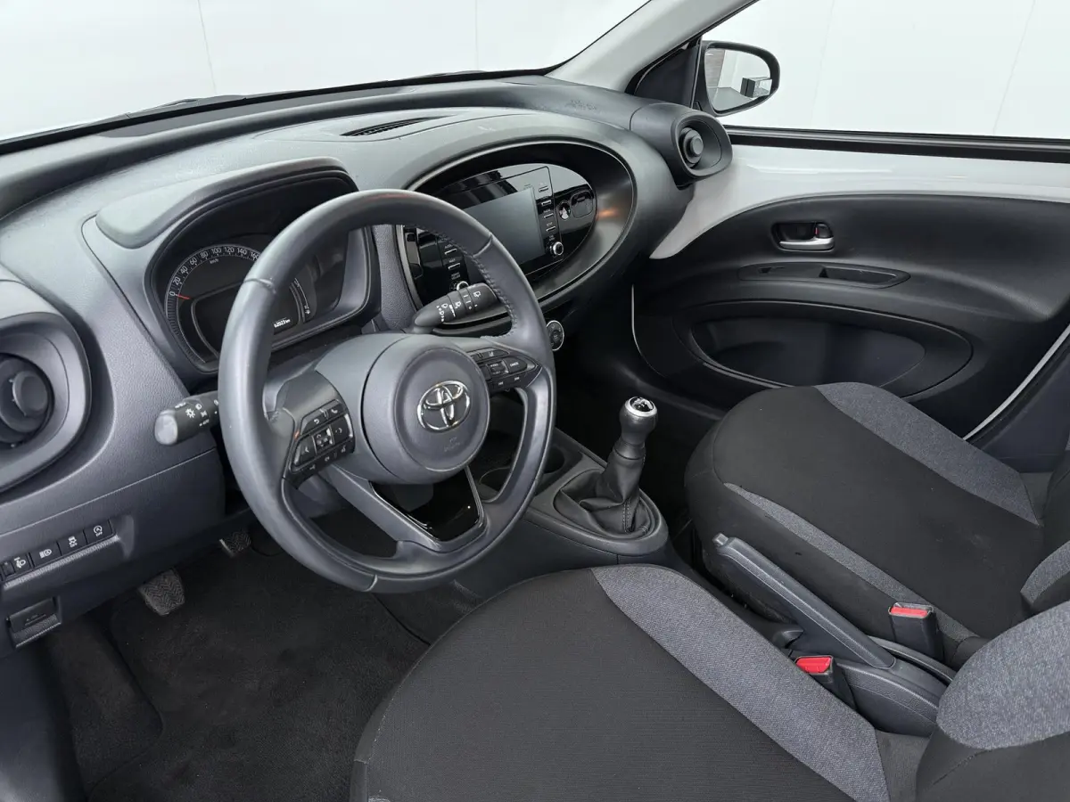 1.0 VVT-i MT Play | Parkeercamera | Apple Carplay/Android Auto |