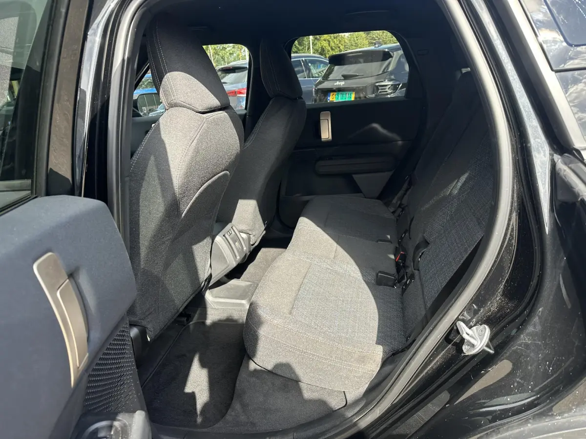 E Blackyard 66.5 kWh SOH 100% | VAN: € 37.900,- VOOR: € 35.877,- UW HERFSTVOORDEEL: € 2.023,- | HEAD UP DISPAY | ACHTERUIT RIJ CAMERA | STOELVERWARMING | FABRIEKS GARANTIE 10-2028