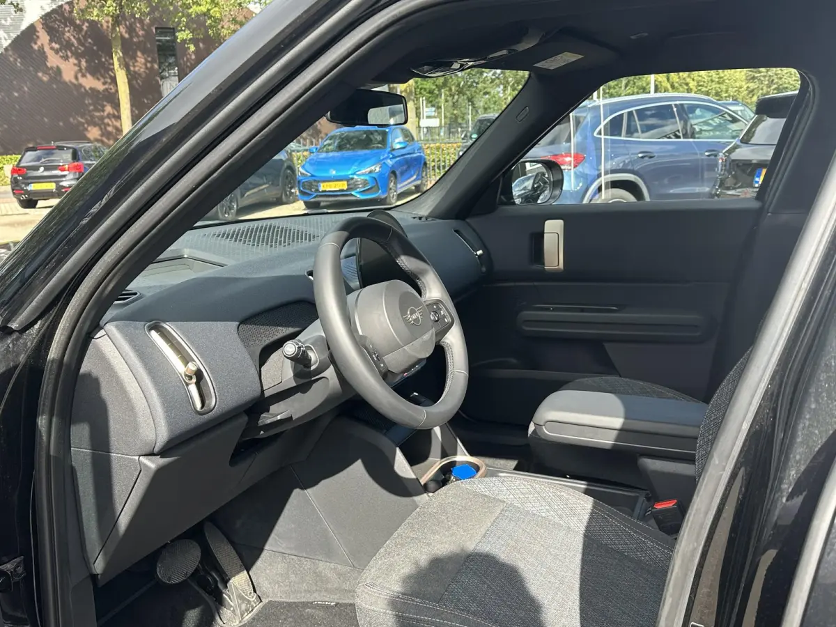 E Blackyard 66.5 kWh SOH 100% | VAN: € 37.900,- VOOR: € 35.877,- UW HERFSTVOORDEEL: € 2.023,- | HEAD UP DISPAY | ACHTERUIT RIJ CAMERA | STOELVERWARMING | FABRIEKS GARANTIE 10-2028