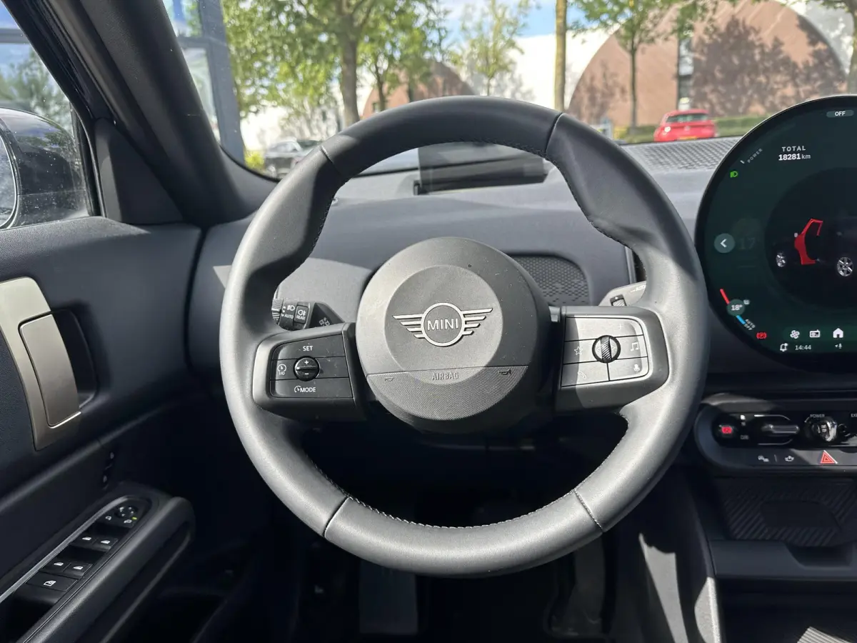 E Blackyard 66.5 kWh SOH 100% | VAN: € 37.900,- VOOR: € 35.877,- UW HERFSTVOORDEEL: € 2.023,- | HEAD UP DISPAY | ACHTERUIT RIJ CAMERA | STOELVERWARMING | FABRIEKS GARANTIE 10-2028