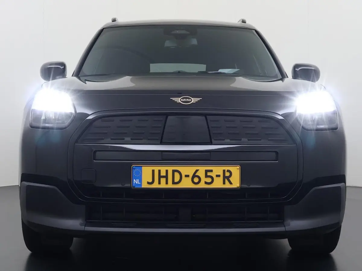E Blackyard 66.5 kWh SOH 100% | VAN: € 37.900,- VOOR: € 35.877,- UW HERFSTVOORDEEL: € 2.023,- | HEAD UP DISPAY | ACHTERUIT RIJ CAMERA | STOELVERWARMING | FABRIEKS GARANTIE 10-2028