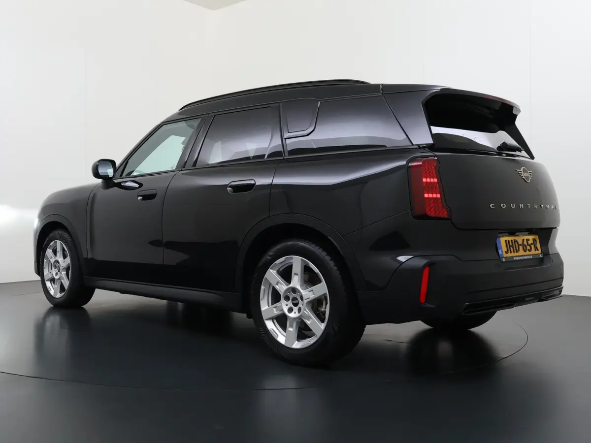 E Blackyard 66.5 kWh SOH 100% | VAN: € 37.900,- VOOR: € 35.877,- UW HERFSTVOORDEEL: € 2.023,- | HEAD UP DISPAY | ACHTERUIT RIJ CAMERA | STOELVERWARMING | FABRIEKS GARANTIE 10-2028