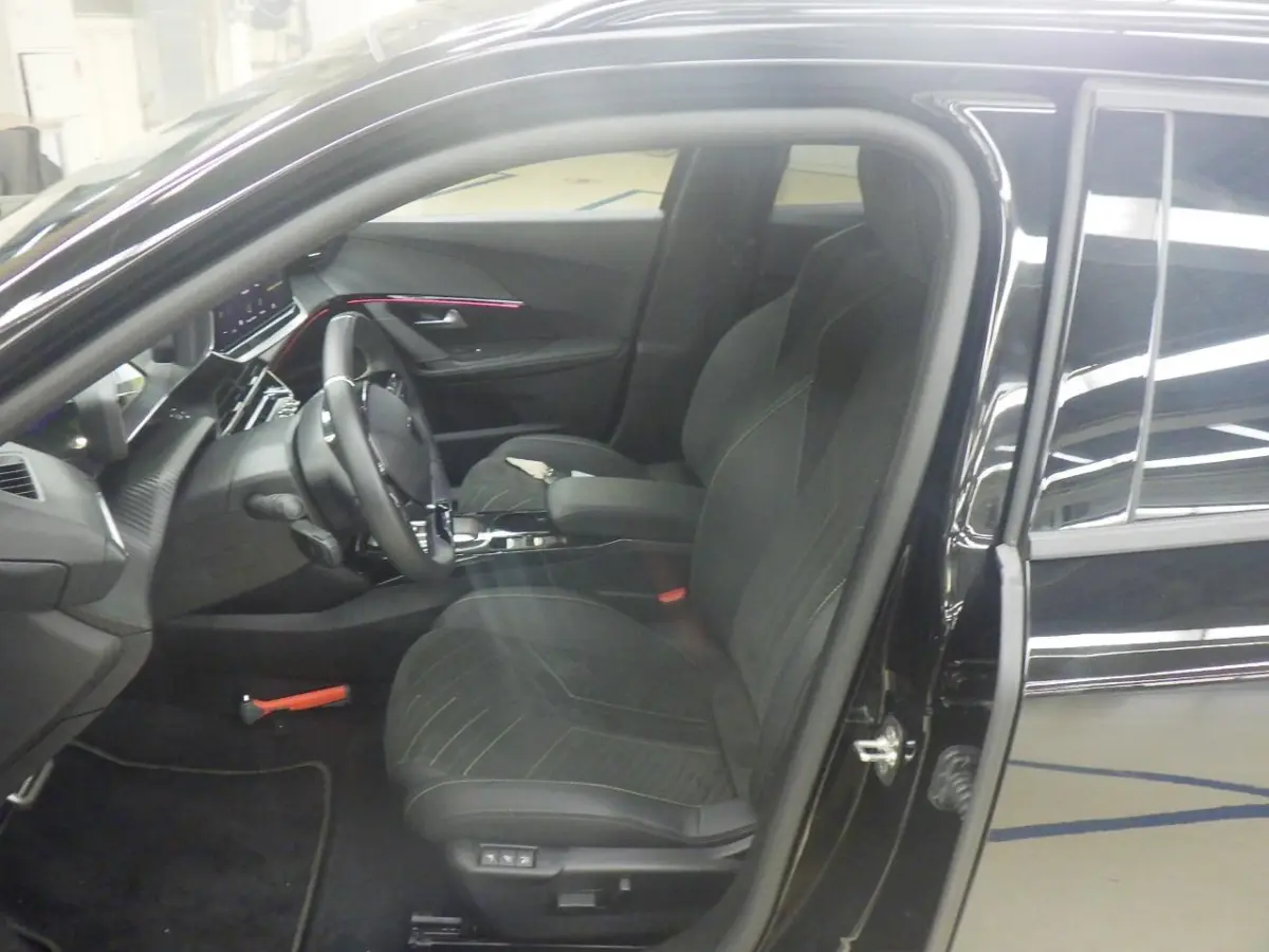 EV GT Avantage 54 kWh | Fase 3 laden | SOH 98% | Massage | Luxe stoelen | Warmtepomp | Navigatie | NL auto | 17.500km |