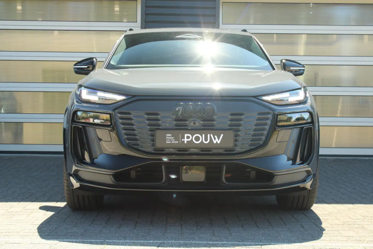252pk S Edition 83 kWh | Panoramadak | Trekhaak | Luchtvering | 360 Camera | Leder | 21" LMV