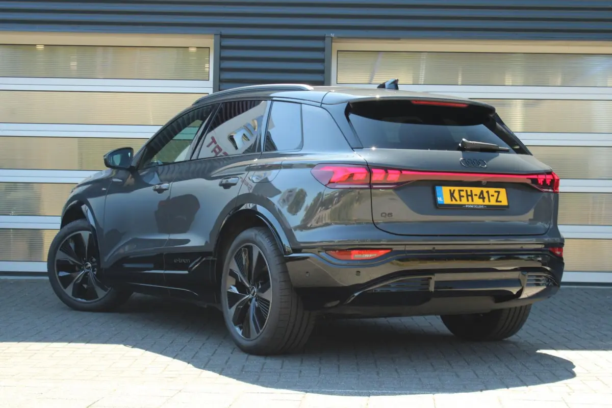 252pk S Edition 83 kWh | Panoramadak | Trekhaak | Luchtvering | 360 Camera | Leder | 21" LMV