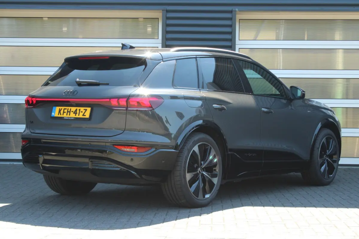 252pk S Edition 83 kWh | Panoramadak | Trekhaak | Luchtvering | 360 Camera | Leder | 21" LMV