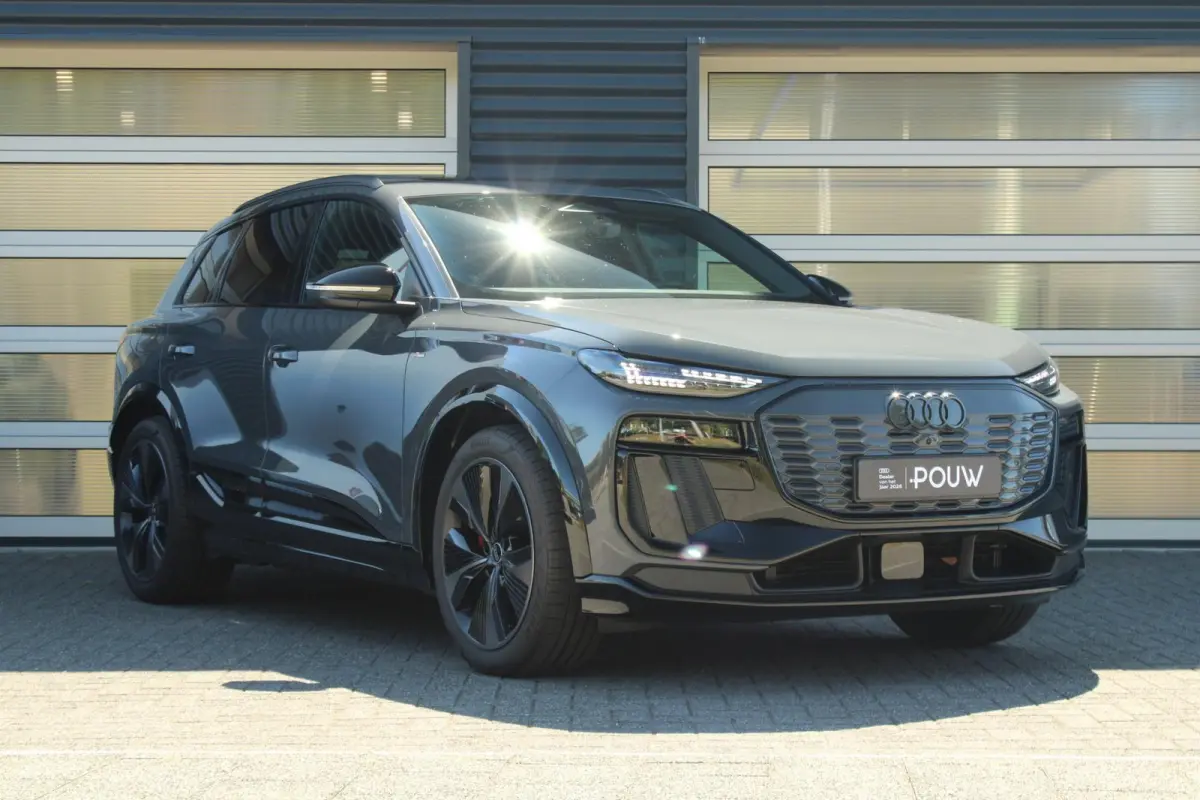 252pk S Edition 83 kWh | Panoramadak | Trekhaak | Luchtvering | 360 Camera | Leder | 21" LMV