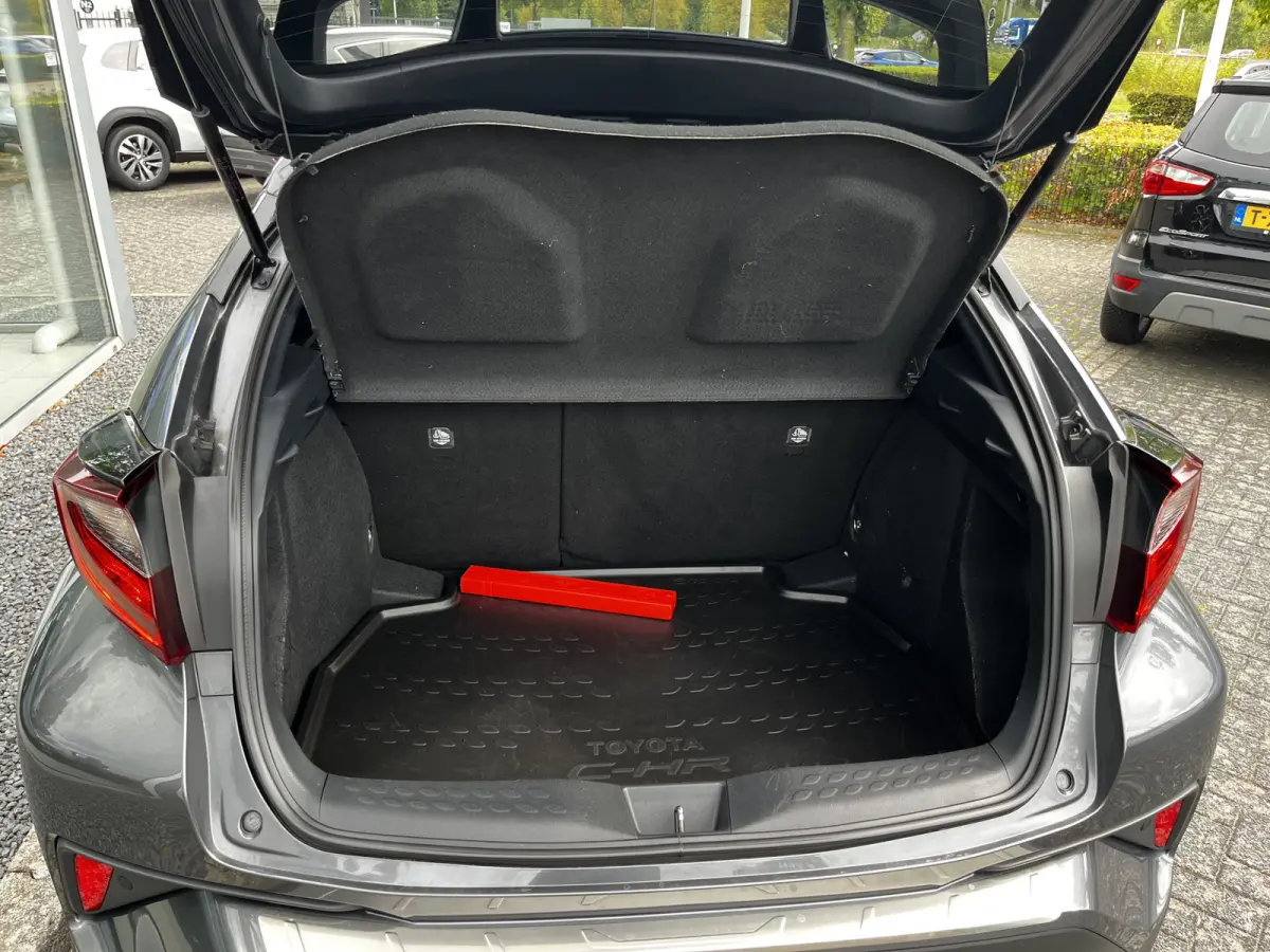 1.8 Hybrid First Edition Automaat | Afn. trekhaak | Dodehoek | Camera | Carplay/Android Auto | Keyless | etc. etc.