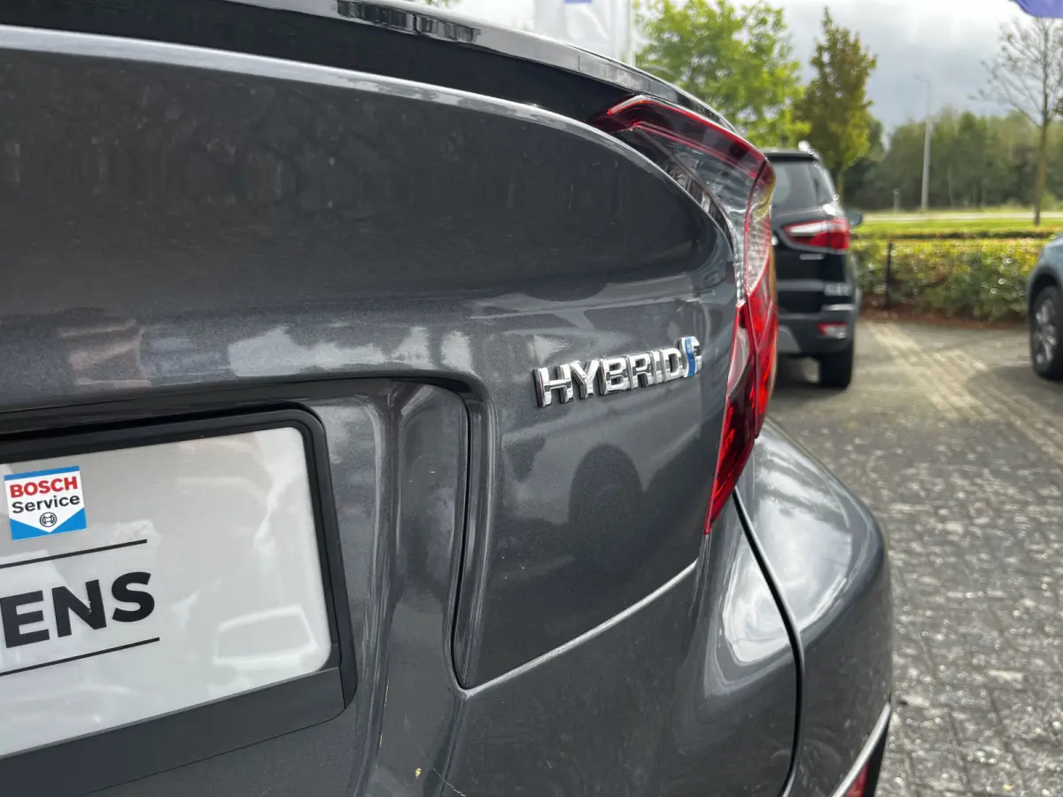 1.8 Hybrid First Edition Automaat | Afn. trekhaak | Dodehoek | Camera | Carplay/Android Auto | Keyless | etc. etc.