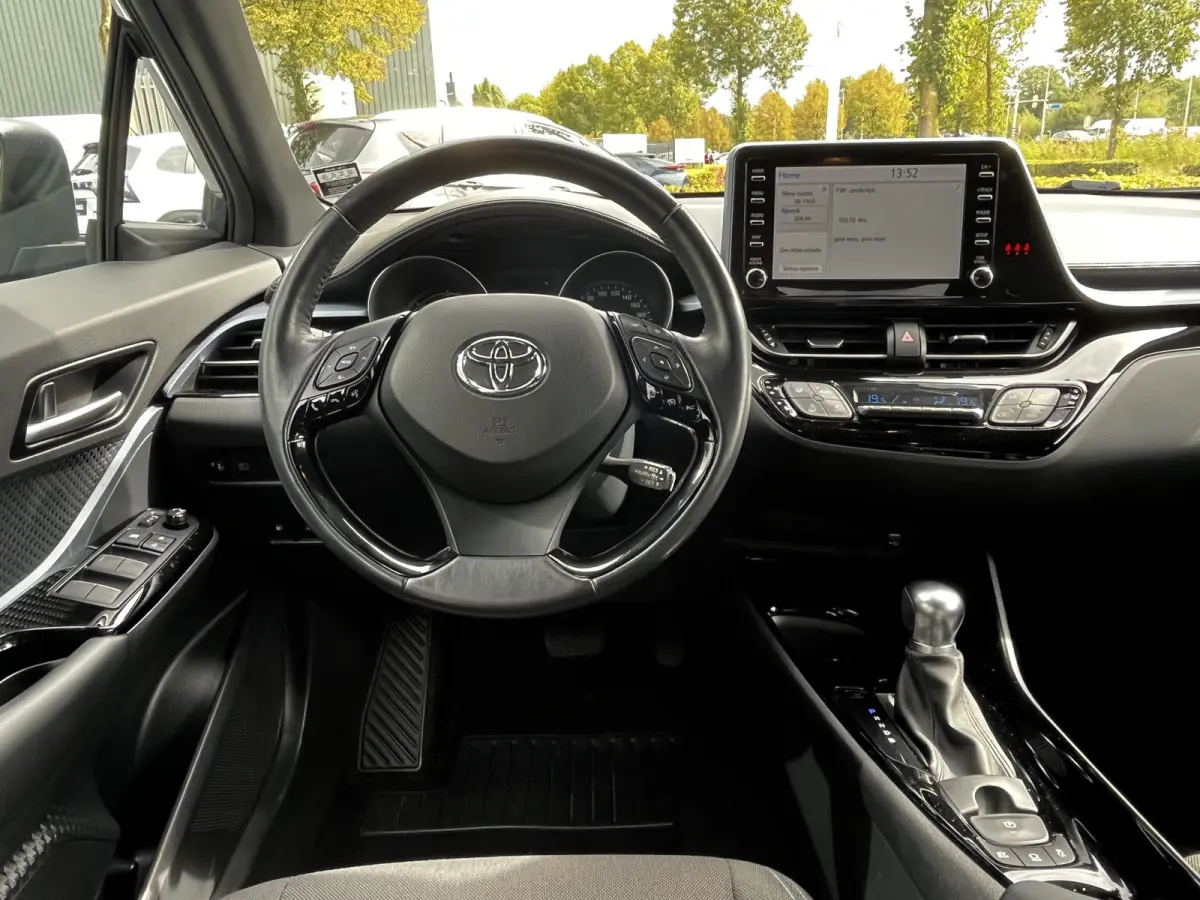 1.8 Hybrid First Edition Automaat | Afn. trekhaak | Dodehoek | Camera | Carplay/Android Auto | Keyless | etc. etc.